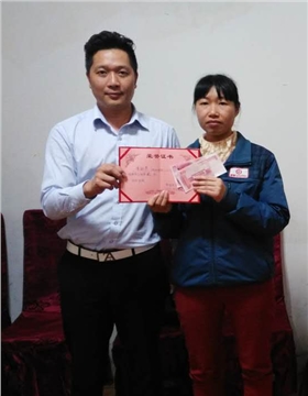 漆強(qiáng)化工12月工廠優(yōu)秀員工二等獎(jiǎng)李敏華.jpg