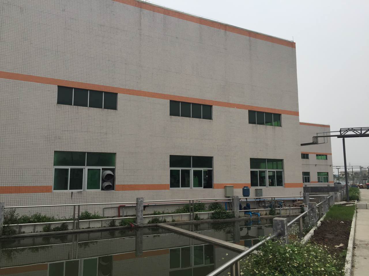 漆強(qiáng)化工工廠倉(cāng)庫(kù)2