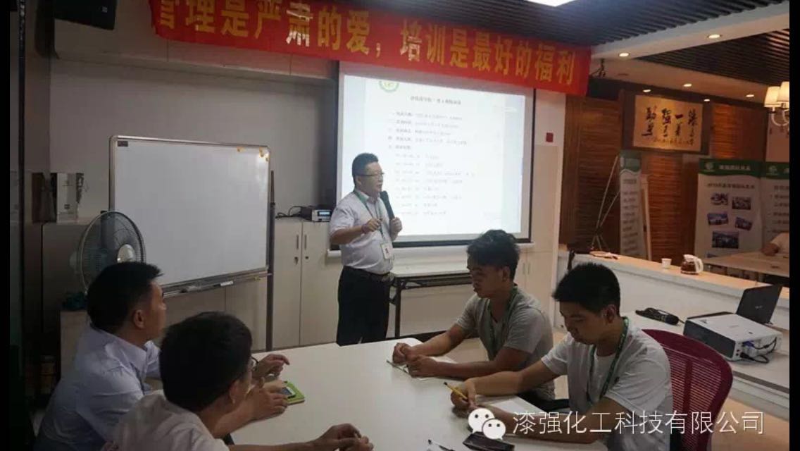 商學(xué)院院長張文以漆強化工《目標與未來》做開場白.jpg