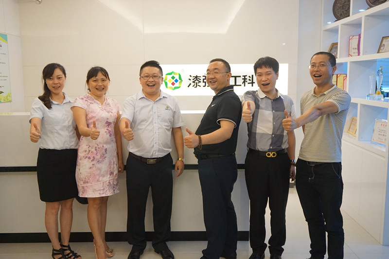 和家居產(chǎn)業(yè)鏈執(zhí)行會(huì)長(zhǎng)李江先生（右三）一行人合影.jpg